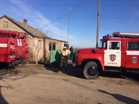 Огнеборцы «Пожарной охраны Крыма» ликвидировали пожар на веранде жилого дома - «МЧС» Огнеборцы «Пожарной охраны Крыма» ликвидировали пожар на веранде жилого дома - «МЧС»