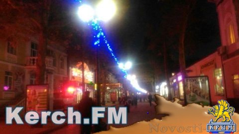 В Керчи посетитель кафе угрожал персоналу предметом, похожим на оружие - «Происшествия» В Керчи посетитель кафе угрожал персоналу предметом, похожим на оружие - «Происшествия»