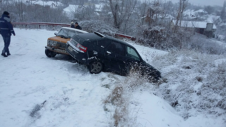 Спасатели «КРЫМ-СПАС» продолжают оперативно оказывать помощь автомобилистам - «МЧС» Спасатели «КРЫМ-СПАС» продолжают оперативно оказывать помощь автомобилистам - «МЧС»