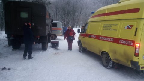 Спасатели Симферопольского отряда «КРЫМ-СПАС» оперативно оказали помощь пострадавшей во время катания на санках девочке - «МЧС» Спасатели Симферопольского отряда «КРЫМ-СПАС» оперативно оказали помощь пострадавшей во время катания на санках девочке - «МЧС»