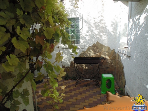 Отдых в Евпатории. Сдается 1-ком. коттедж, 2 мин.пеш. к набережной центр Евпатории, посуточно, круглый год. Отдых в Крыму 2016 - жильё в Крыму без посредников - «Отдых в Евпатории»