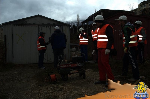 Муниципальные службы Ялты приступили к сносу незаконных гаражей на участке, отведенном под новую школу (ФОТО) - «Туризм Крыма»
