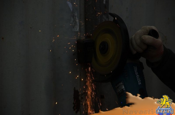 Муниципальные службы Ялты приступили к сносу незаконных гаражей на участке, отведенном под новую школу (ФОТО) - «Туризм Крыма»