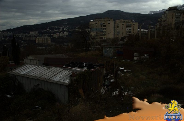 Муниципальные службы Ялты приступили к сносу незаконных гаражей на участке, отведенном под новую школу (ФОТО) - «Туризм Крыма»