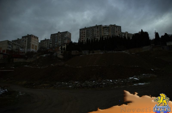 Муниципальные службы Ялты приступили к сносу незаконных гаражей на участке, отведенном под новую школу (ФОТО) - «Туризм Крыма»