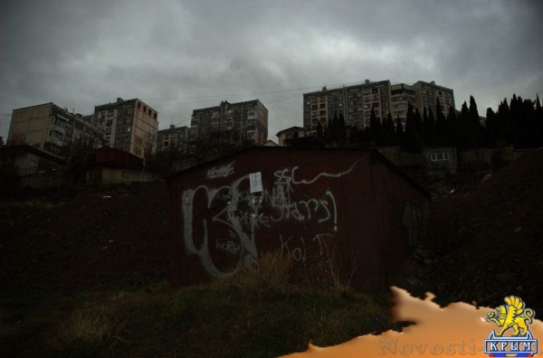 Муниципальные службы Ялты приступили к сносу незаконных гаражей на участке, отведенном под новую школу (ФОТО) - «Туризм Крыма»