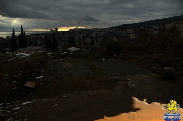 Муниципальные службы Ялты приступили к сносу незаконных гаражей на участке, отведенном под новую школу (ФОТО) - «Туризм Крыма»