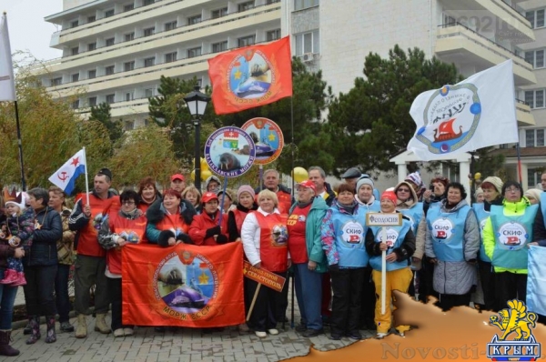 Севастопольский клуб «Моржи СССР» открыл сезон зимнего плавания 2016-17 в Крыму  - «Общество»