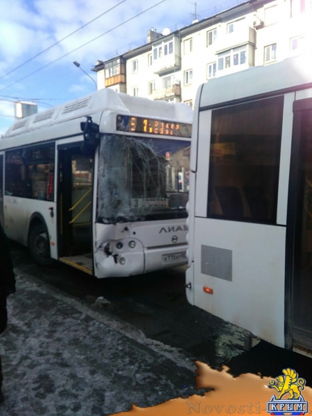 В центре Симферополя столкнулись два ЛИАЗа (ФОТО) - «Симферополь» В центре Симферополя столкнулись два ЛИАЗа (ФОТО) - «Симферополь»