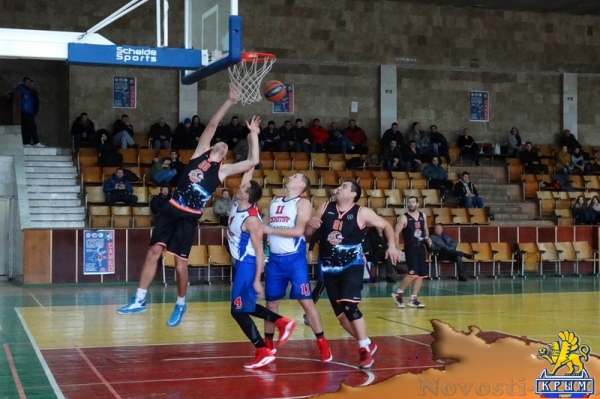 Ялтинские баскетболисты победили чемпионов Крыма и закрепились на первом месте в нынешнем республиканском сезоне (ФОТО) - «Общество Крыма»