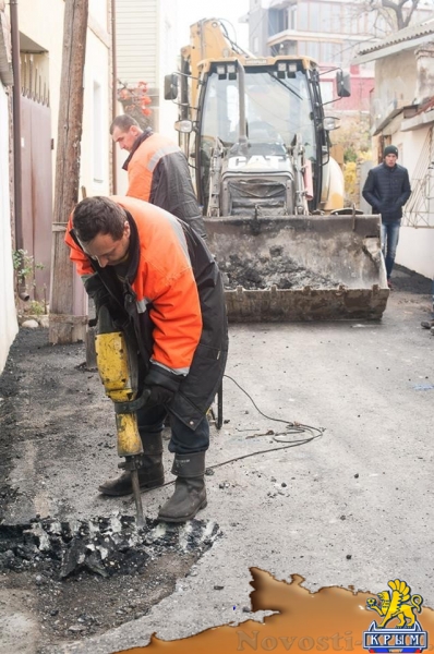 В Ялте свежеуложенный асфальт «замуровал» жителей улицы в их домах - «Новости Крыма»