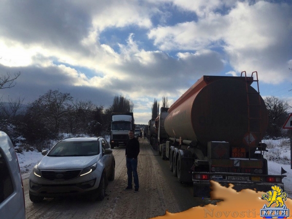 На керченской трассе пробки из фур - «Керчь»