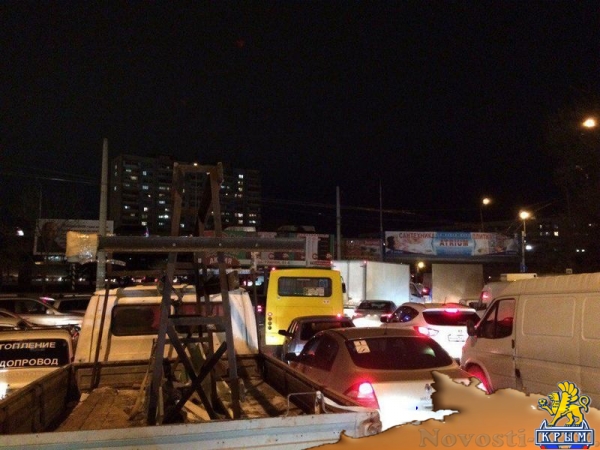 Улучшившаяся погода стала причиной транспортного коллапса на выезде из Симферополя (ФОТО, ДОПОЛНЕНО) - «Политика Крыма»