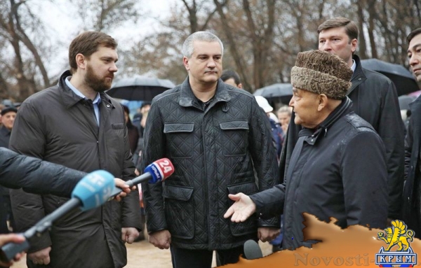 Аксёнов заложил капсулу под строительство Центра полиэтнической культуры молодежи в Симферополе и вручил ключи от 90 новых квартир реабилитированным гражданам (ФОТО) - «Политика Крыма»