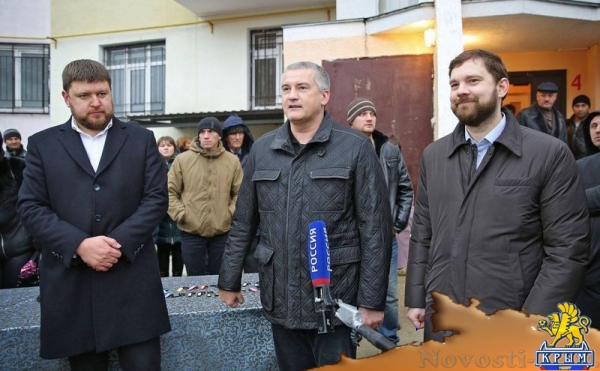 Аксёнов заложил капсулу под строительство Центра полиэтнической культуры молодежи в Симферополе и вручил ключи от 90 новых квартир реабилитированным гражданам (ФОТО) - «Политика Крыма»