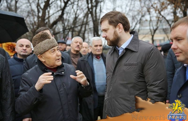 Аксёнов заложил капсулу под строительство Центра полиэтнической культуры молодежи в Симферополе и вручил ключи от 90 новых квартир реабилитированным гражданам (ФОТО) - «Политика Крыма»