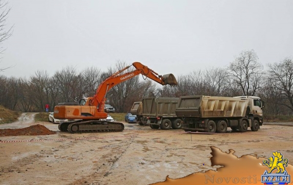 Аксёнов заложил капсулу под строительство Центра полиэтнической культуры молодежи в Симферополе и вручил ключи от 90 новых квартир реабилитированным гражданам (ФОТО) - «Политика Крыма»