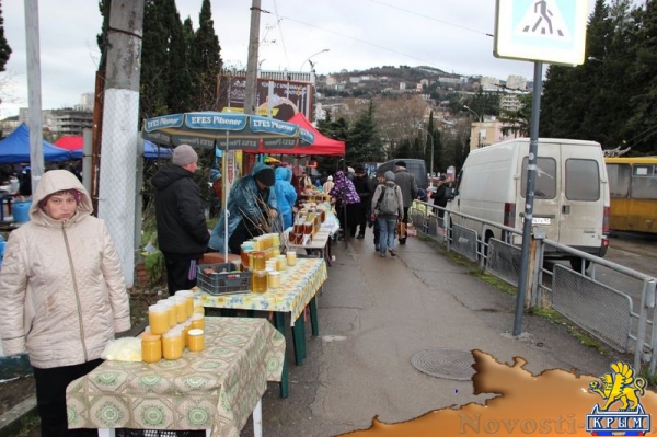 В Ялте прошла продуктовая ярмарка в грязи - «Новости Крыма»