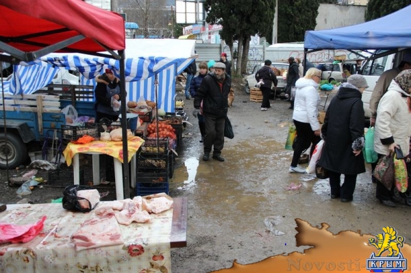 В Ялте прошла продуктовая ярмарка в грязи - «Новости Крыма»