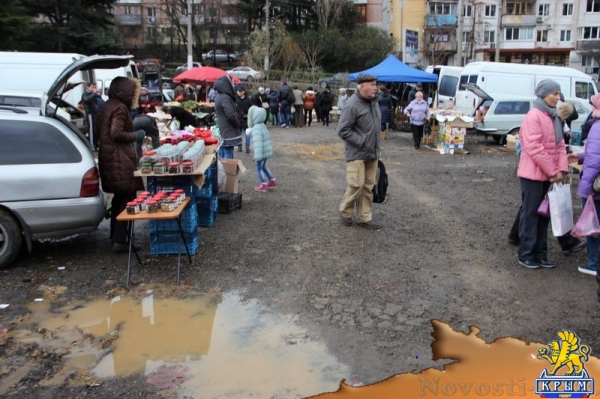 В Ялте прошла продуктовая ярмарка в грязи - «Новости Крыма»