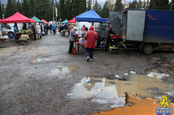 В Ялте прошла продуктовая ярмарка в грязи - «Новости Крыма»