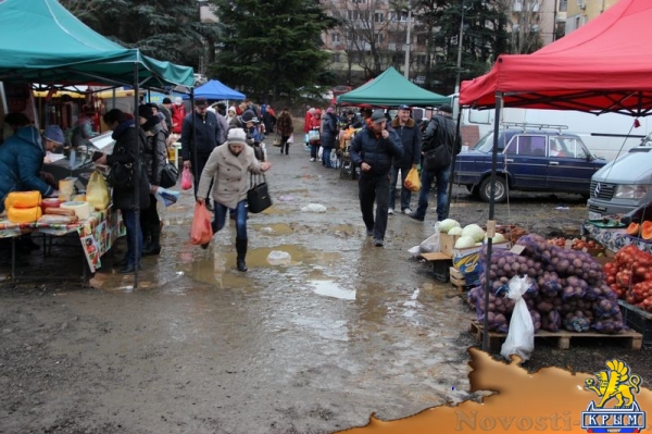 В Ялте прошла продуктовая ярмарка в грязи - «Новости Крыма»