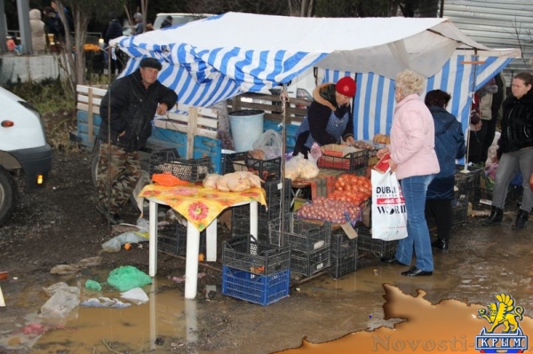 В Ялте прошла продуктовая ярмарка в грязи - «Новости Крыма»
