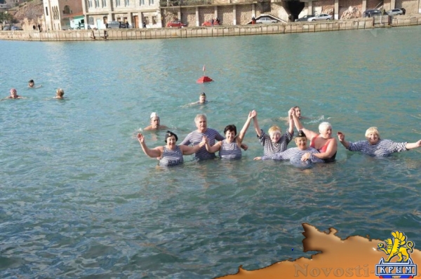 В Севастополе состоялось открытие очередного сезона зимнего плавания  - «Общество»
