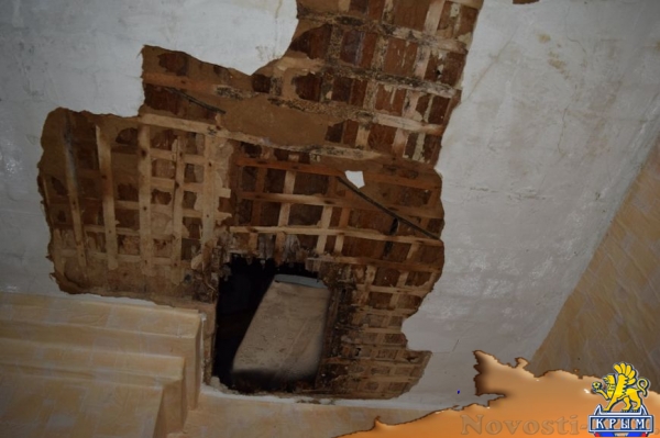 Жильцам симферопольского общежития пообещали отремонтировать протекающую крышу до 25 декабря (ФОТО) - «Симферополь»