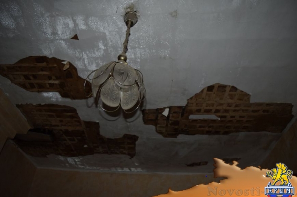 Жильцам симферопольского общежития пообещали отремонтировать протекающую крышу до 25 декабря (ФОТО) - «Симферополь»