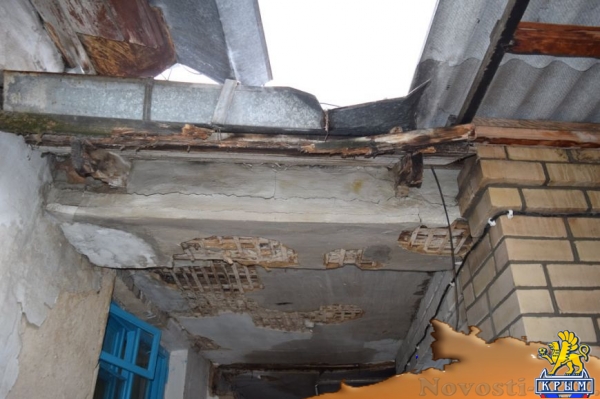 Жильцам симферопольского общежития пообещали отремонтировать протекающую крышу до 25 декабря (ФОТО) - «Симферополь»