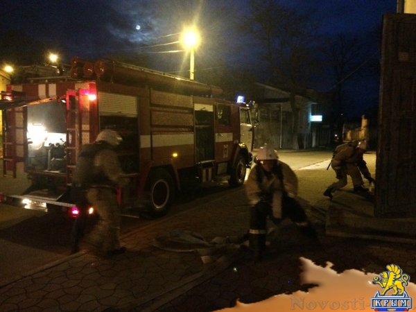 Керченские спасатели отработали действия по тушению условного пожара в доме культуры - «Керчь»