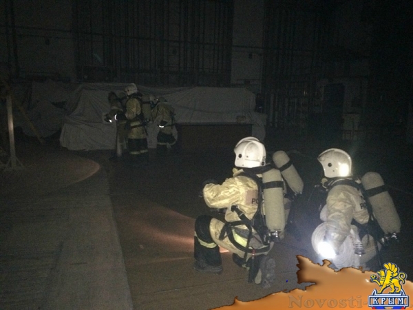 Керченские спасатели отработали действия по тушению условного пожара в доме культуры - «Керчь»