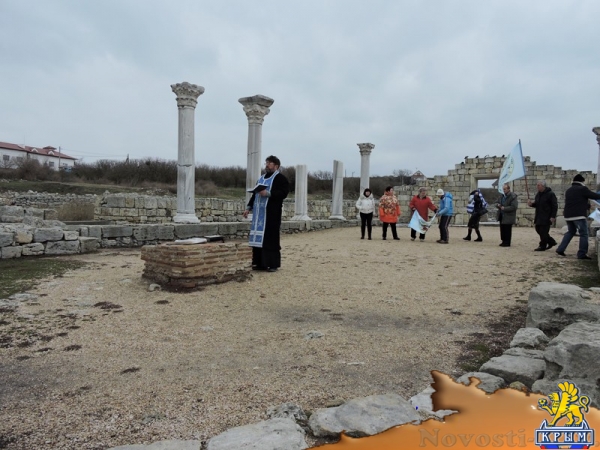 Крымские "моржи" искупались в Херсонесе с иконой святителя Николая (ФОТО, ВИДЕО)  - «Общество»