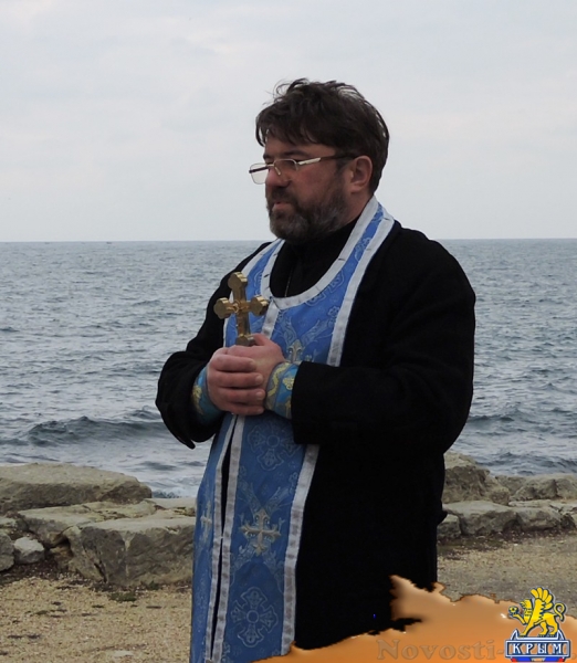 Крымские "моржи" искупались в Херсонесе с иконой святителя Николая (ФОТО, ВИДЕО)  - «Общество»