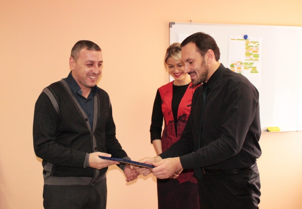 В Госкомрегистре поздравили новых госрегистраторов с успешной сдачей экзамена и вручили соответствующие документы о присвоении статуса - «Госкомрегистр»