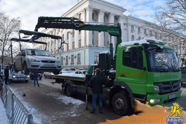 Служба принудительной эвакуации автотранспорта официально начала работу в Симферополе – «Гортранссервис» (ФОТО) - «Возвращение в Россию» Служба принудительной эвакуации автотранспорта официально начала работу в Симферополе – «Гортранссервис» (ФОТО) - «Возвращение в Россию»