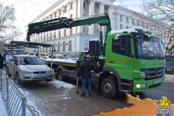 Служба принудительной эвакуации автотранспорта официально начала работу в Симферополе – «Гортранссервис» (ФОТО) - «Возвращение в Россию» Служба принудительной эвакуации автотранспорта официально начала работу в Симферополе – «Гортранссервис» (ФОТО) - «Возвращение в Россию»