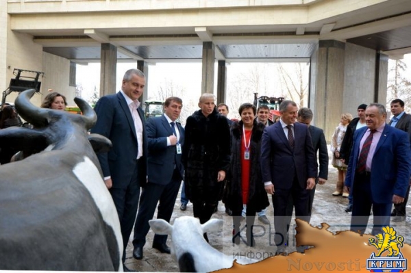 Аксёнов по достоинству оценил достижения Первомайского района (ФОТО) - «Политика Крыма»