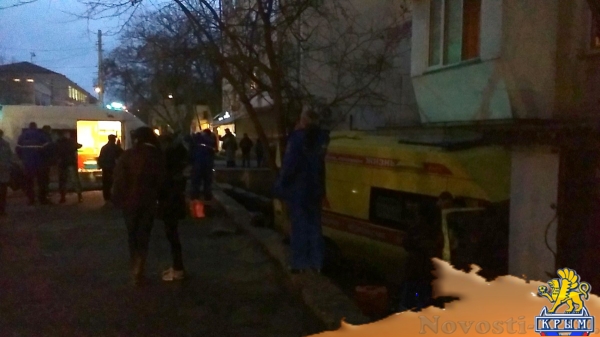 В Севастополе "скорая" врезалась в дом, а девушка на иномарке – в столб (ФОТО)  - «Происшествия»