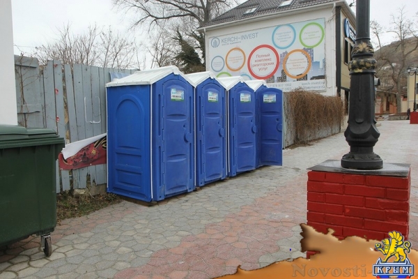 На центральной площади в Керчи установили биотуалеты - «Керчь»
