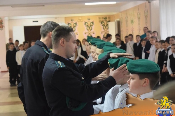 В Керчи школьники получили зеленые береты - «Керчь»