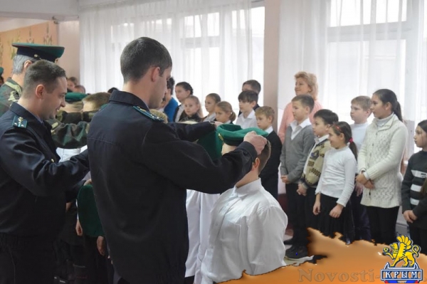 В Керчи школьники получили зеленые береты - «Керчь»