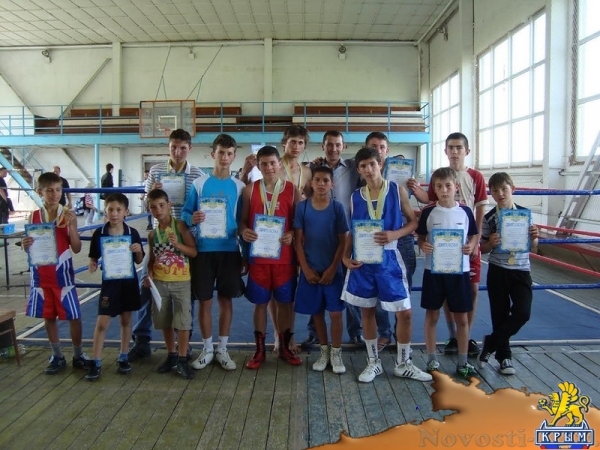 В Чистополье полсотни детей и взрослых выгоняют из единственного спортивного зала - «Керчь»