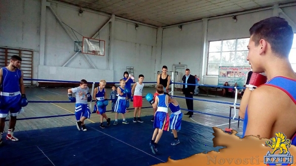 В Чистополье полсотни детей и взрослых выгоняют из единственного спортивного зала - «Керчь»