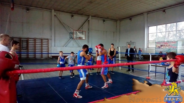 В Чистополье полсотни детей и взрослых выгоняют из единственного спортивного зала - «Керчь»