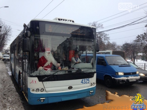 В Симферополе Дед Мороз променял сани на троллейбус (ФОТОФАКТ) - «Симферополь»