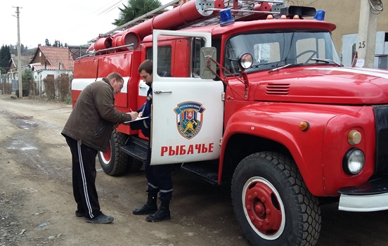 Сотрудники ГКУ РК «Пожарная охрана Республики Крым» продолжают проводить подворовые обходы - «МЧС» Сотрудники ГКУ РК «Пожарная охрана Республики Крым» продолжают проводить подворовые обходы - «МЧС»