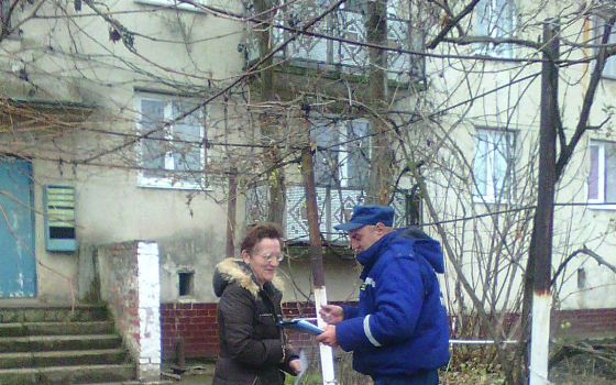 Сотрудники ГКУ РК «Пожарная охрана Республики Крым» продолжают проводить подворовые обходы - «МЧС» Сотрудники ГКУ РК «Пожарная охрана Республики Крым» продолжают проводить подворовые обходы - «МЧС»