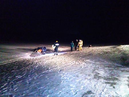 Спасатели «КРЫМ-СПАС» оказали помощь водителю авто, провалившегося под лед на Симферопольском водохранилище - «МЧС» Спасатели «КРЫМ-СПАС» оказали помощь водителю авто, провалившегося под лед на Симферопольском водохранилище - «МЧС»